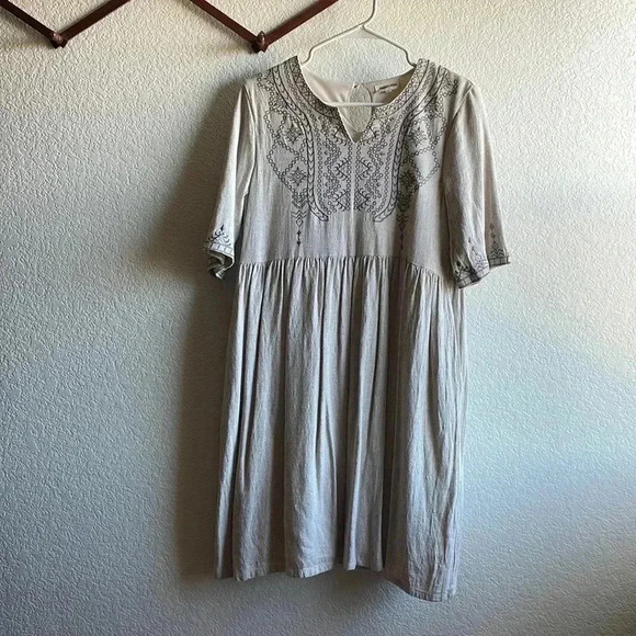 Hidden Alley Dresses & Skirts - Linen and Cotton Gathered Waist Dress with Embroidery Detail